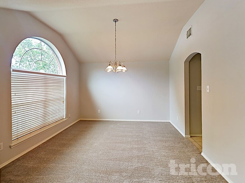 Building Photo - 10712 Braemoor Dr