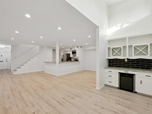 Building Photo - 1812 Saxony Ln
