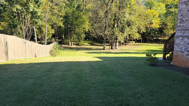Building Photo - 130 Creekmound Dr