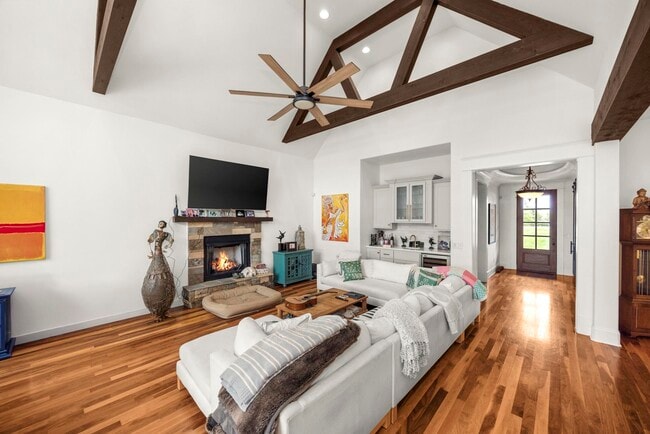 Building Photo - 4603B Lealand Ln