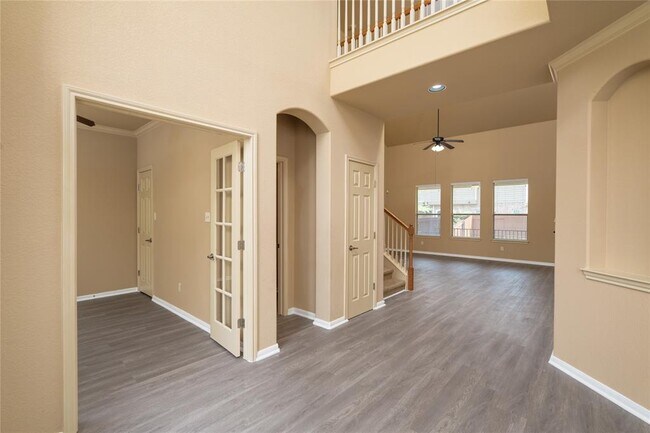 Building Photo - 205 Choke Canyon Ln
