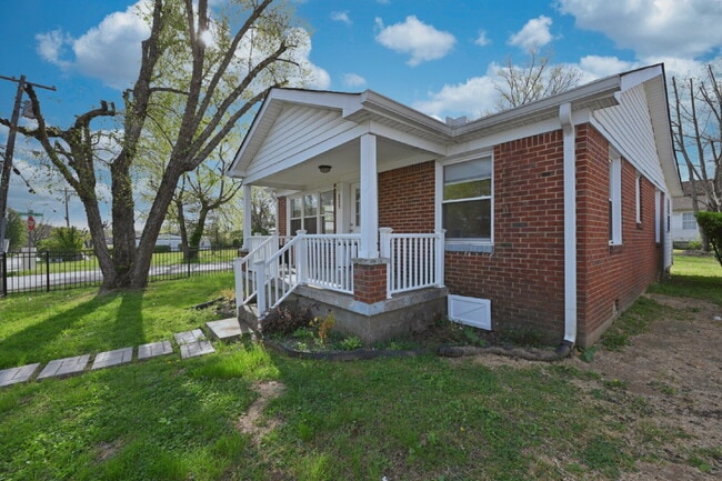 Building Photo - Updated 2BR/2BA Home | Rare Second Bath, Efficient Layout