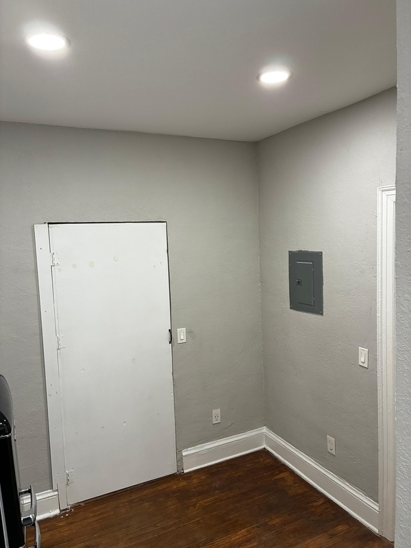 Building Photo - 2738 Riverside Ave