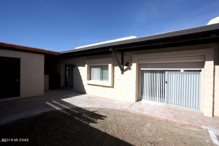 Building Photo - 3039 S Carmona Dr