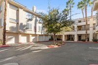 Building Photo - Stunning 2 Bedroom Condo with Community Sa...