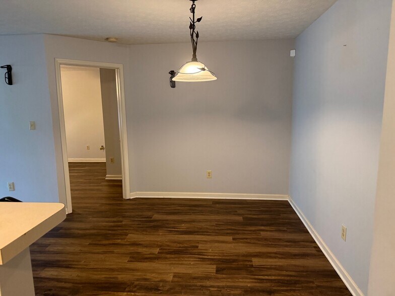 Building Photo - 8354 Glenwillow Ln