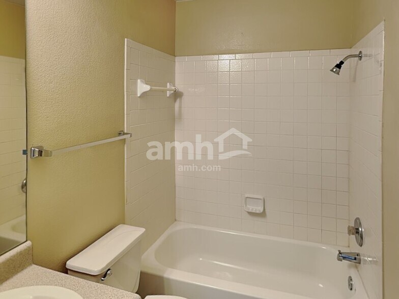 Building Photo - 2844 Deerfern Ln
