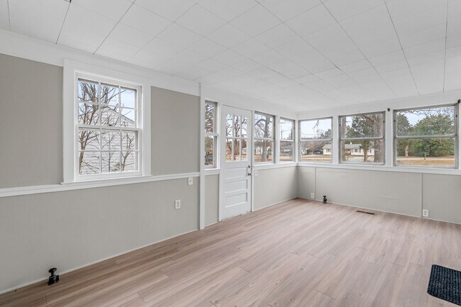 Building Photo - SW, Large Brick Two Bedroom PLUS Two Sun-Rooms, Hardwoods, LR & Separate DR, Fire Place!