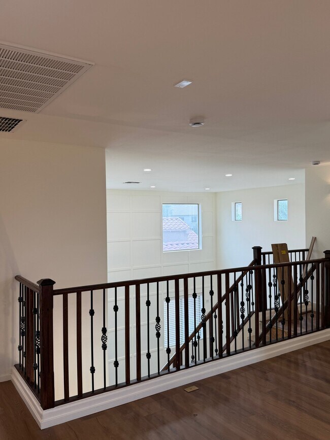 Building Photo - 2741 E Quiet Hollow Ln