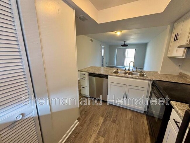 Building Photo - 607 Windsong Cir