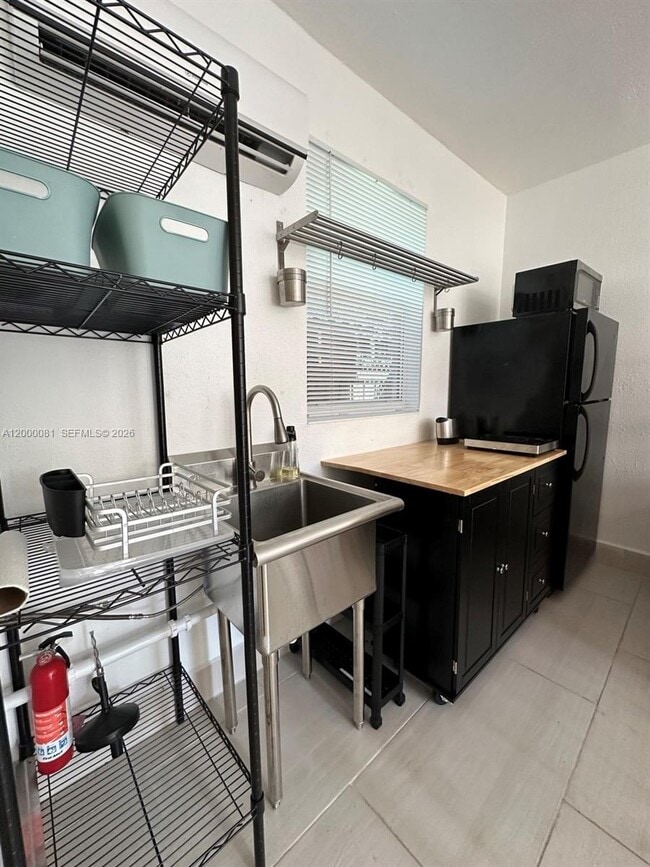 Building Photo - 1637 SW 16th St