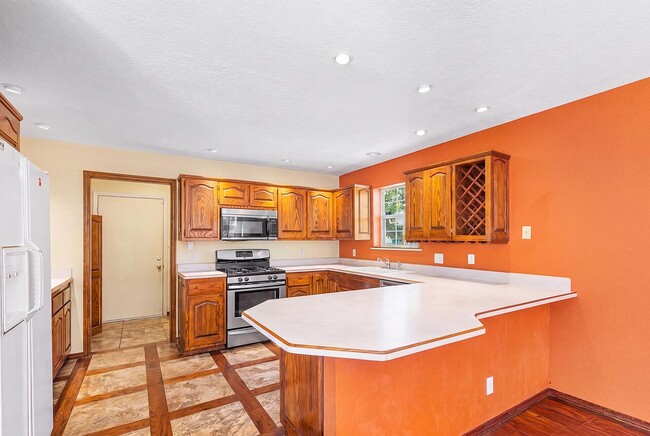 Building Photo - 9441 Allande Rd NE