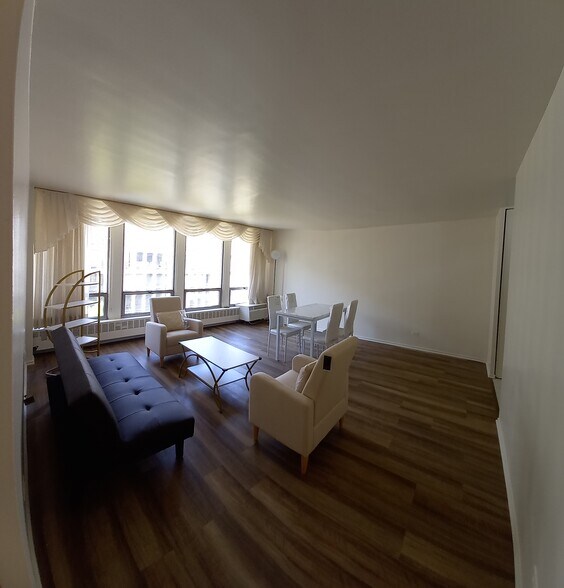 Building Photo - 1450 E 55th Pl