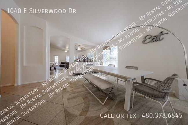 Building Photo - 1040 E Silverwood Dr