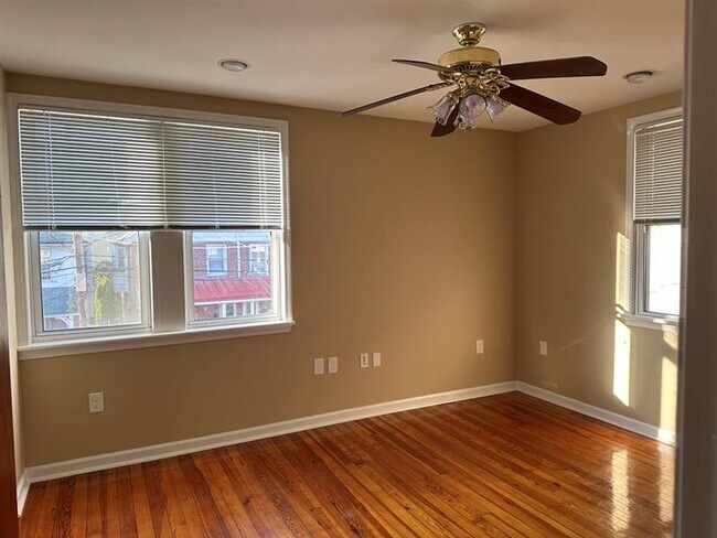 Building Photo - 11 N Warner Ave