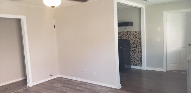 Building Photo - 912 Jennetta St