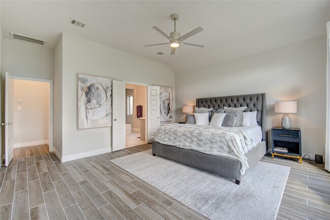 Building Photo - 1930 Creekwood Cv