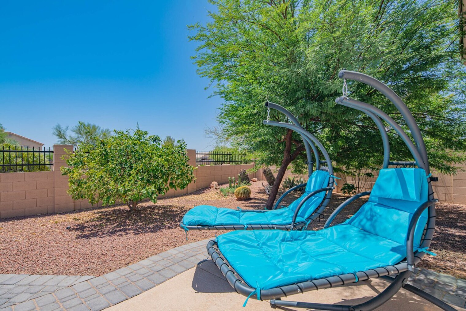 Building Photo - 1541 E Peregrine Trail