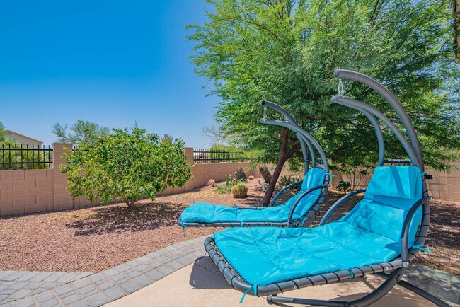 Building Photo - 1541 E Peregrine Trail