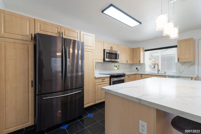 Building Photo - 4BR/ 2.5BA/ 3PKG/ 30 PV panels in Ocean Po...