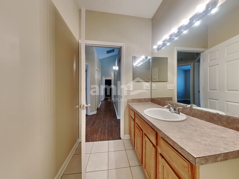 Building Photo - 10952 Sawtooth Oak Ct