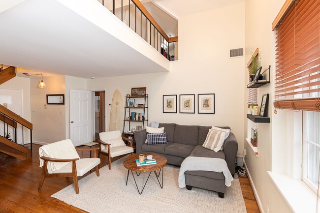 Primary Photo - Beautiful Lofted Two Bed, One bath Condo |...