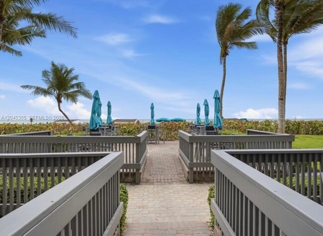 Building Photo - 16500 Collins Ave