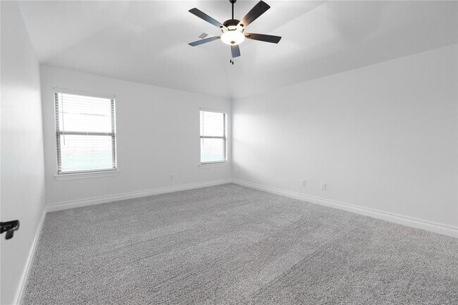 Building Photo - 5732 Lantana Ln