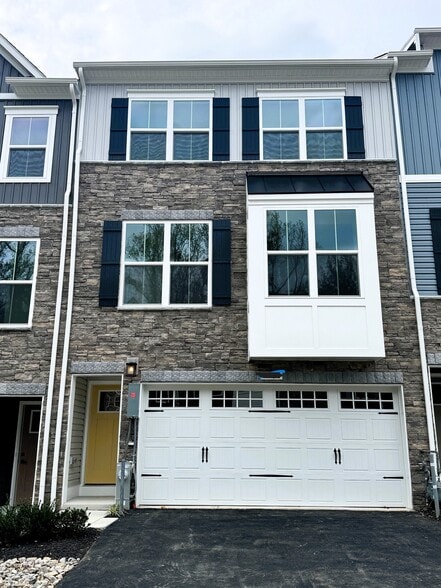 Front view - 7868 Blackbriar Way