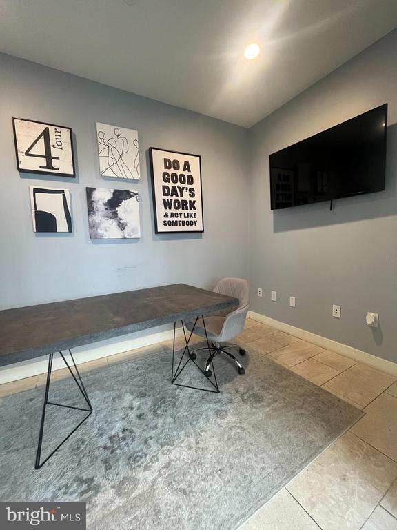 Building Photo - 401 Race St