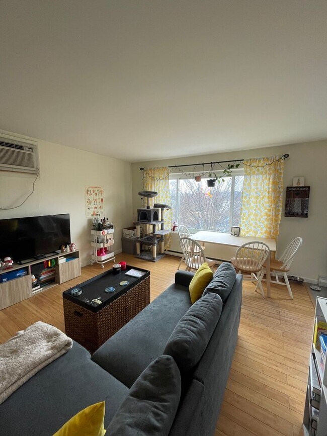 Building Photo - Beautiful 2 Bed Right in Jeffries Point