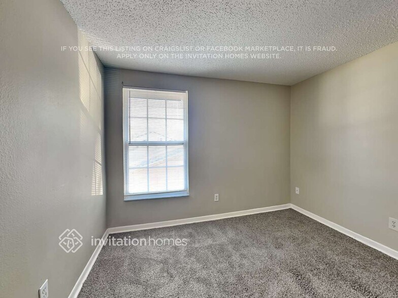 Building Photo - 16105 Sagebrush Rd