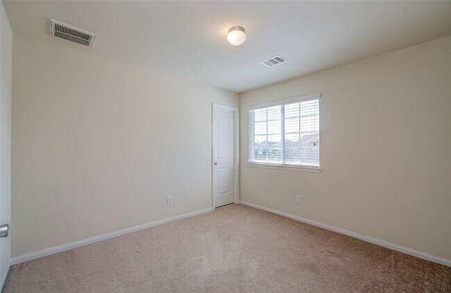 Building Photo - 10410 Solitude Way