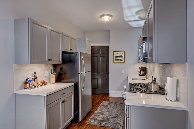 Building Photo - 518 Lamar Ave