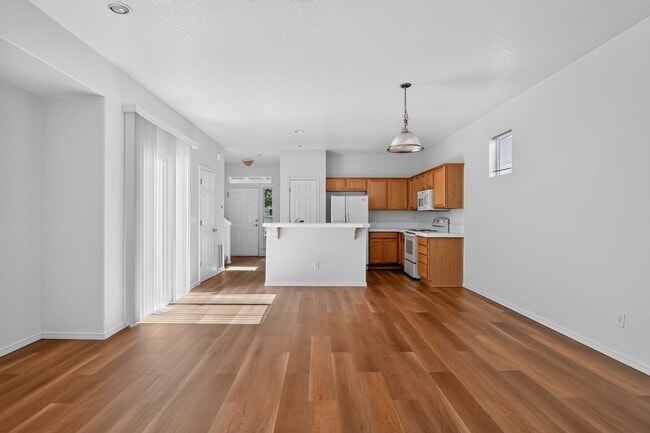 Building Photo - 1506 SE Kobus Way