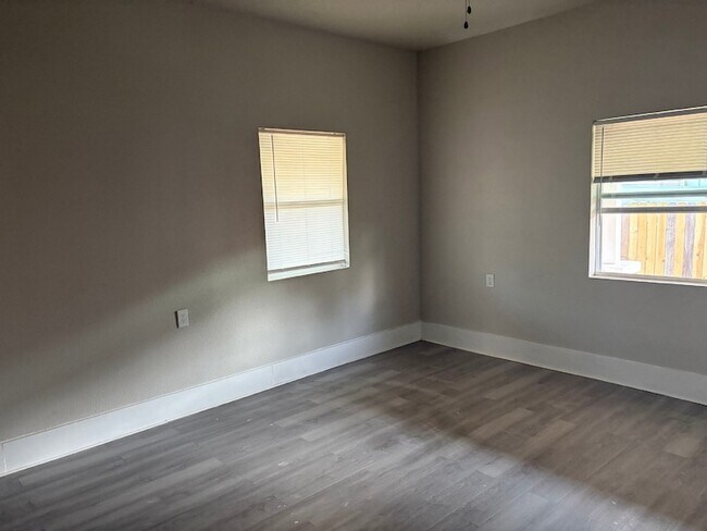 Building Photo - 2015 11th St