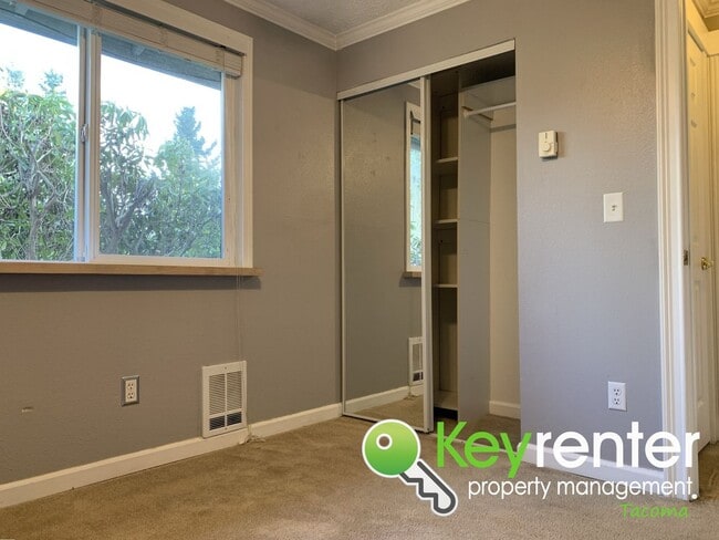 Building Photo - Beautiful 3Bed/2Bath Puyallup House!