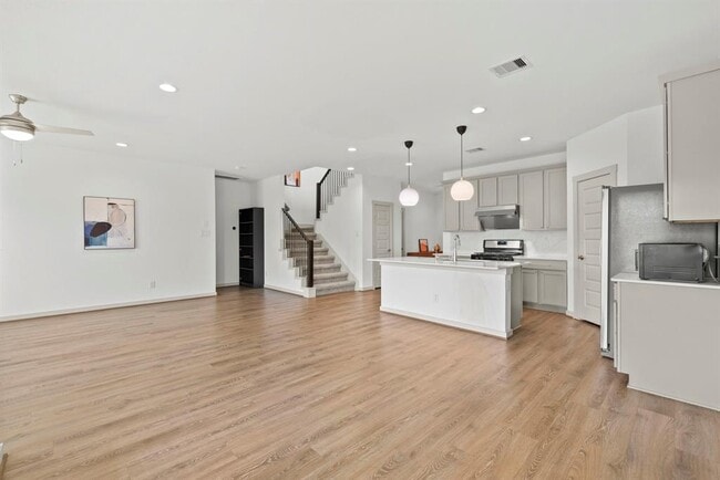 Building Photo - 29627 Ella Larchmont Ct