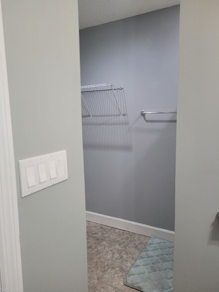 Building Photo - 8573 Springtree Road