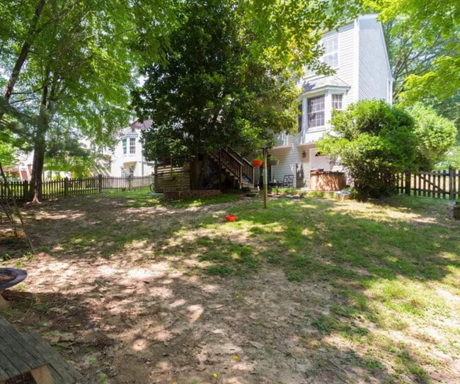 Building Photo - 3823 Jocelyn Dr