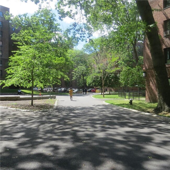 Building Photo - 1651 Metropolitan Ave