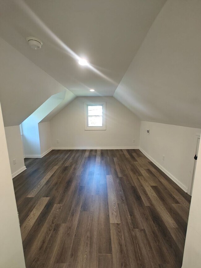 Building Photo - 3 bedroom home off of Parham Rd