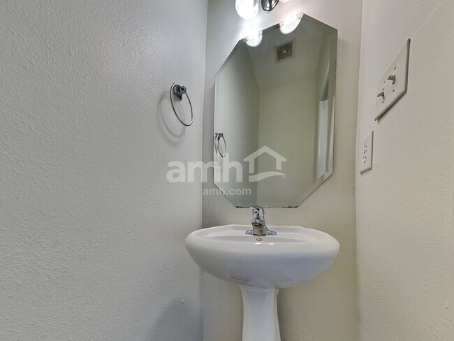 Building Photo - 10615 Spring Rain Ct