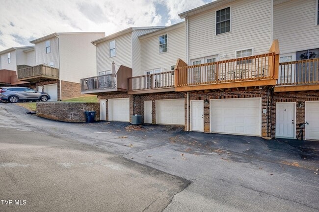 Building Photo - 119 Amanda Ln