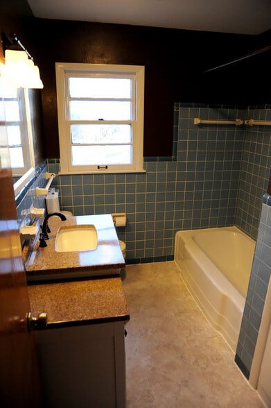 Bathroom - 1233 West Brooks Street