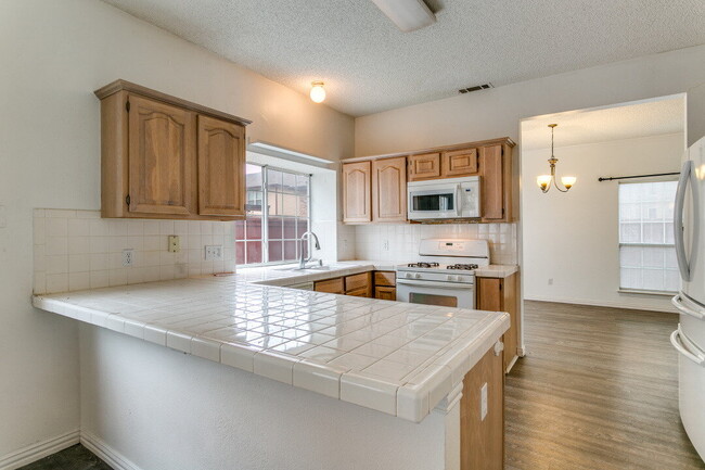 Building Photo - Bright & Spacious Home with Flex Room Near...