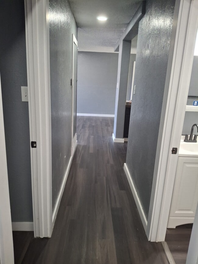 Building Photo - 2611 NW 46th Pl