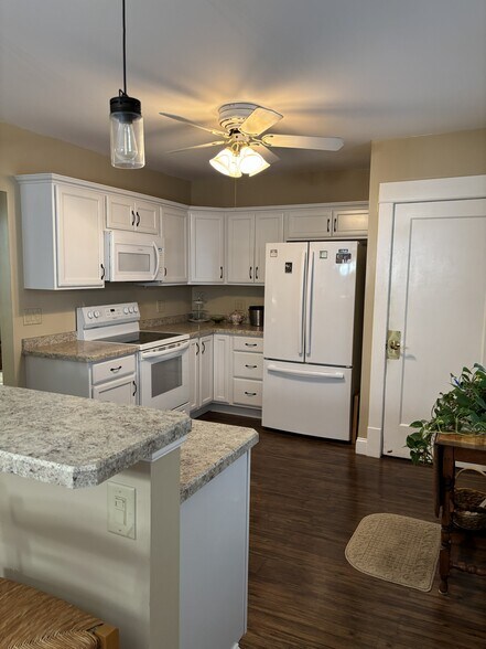 kitchen - 4124 Seneca St