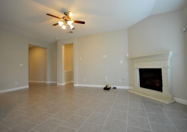 Building Photo - 2211 Hidden Meadow Ln
