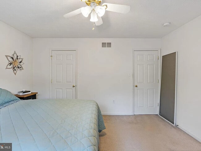 Building Photo - Affordability Meets Livability. 2 Bedroom,...